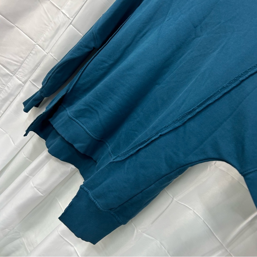 Teal sweat shirt. - Picture 3 of 7